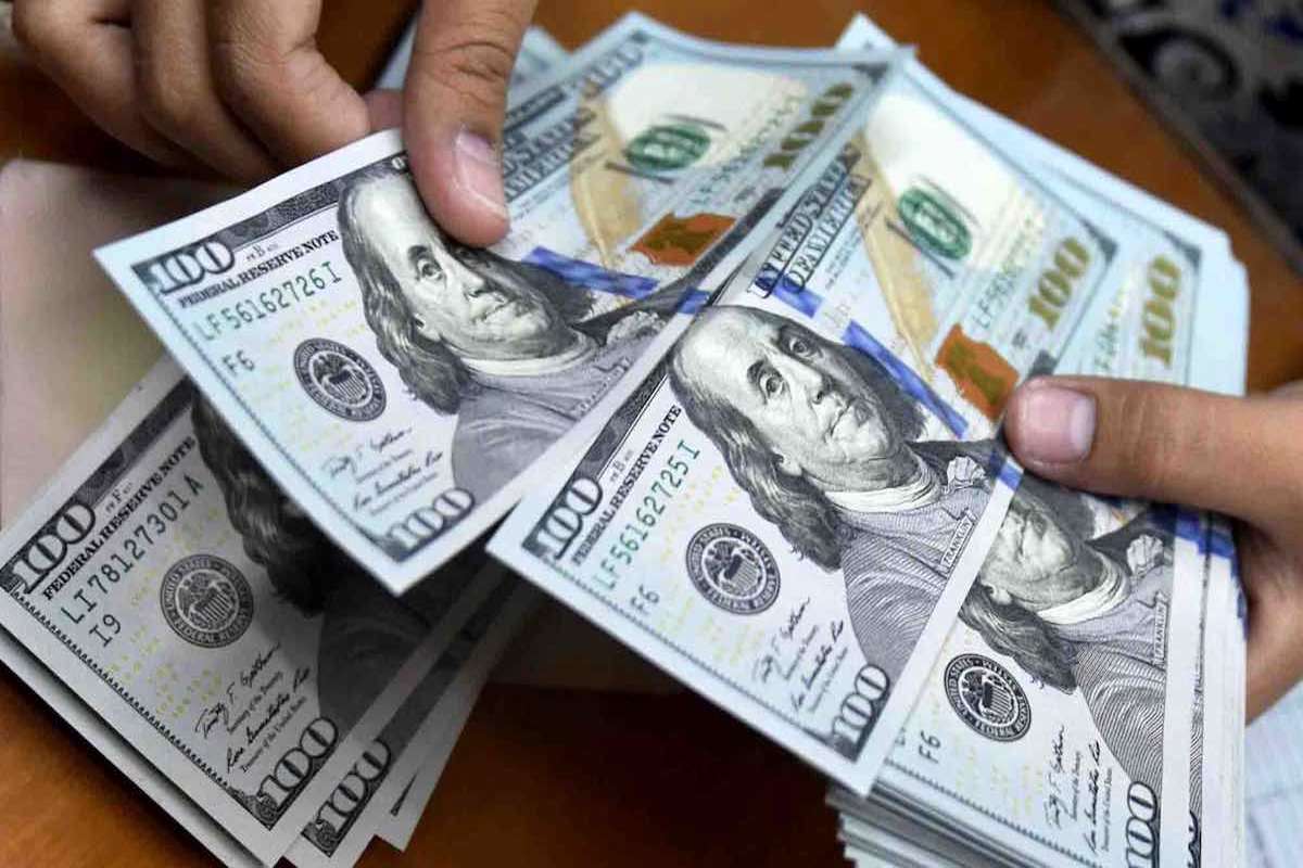 قیمت دلار 6 آذر 1402 / فریز دلار آزاد در مقابل رشد دلار حواله