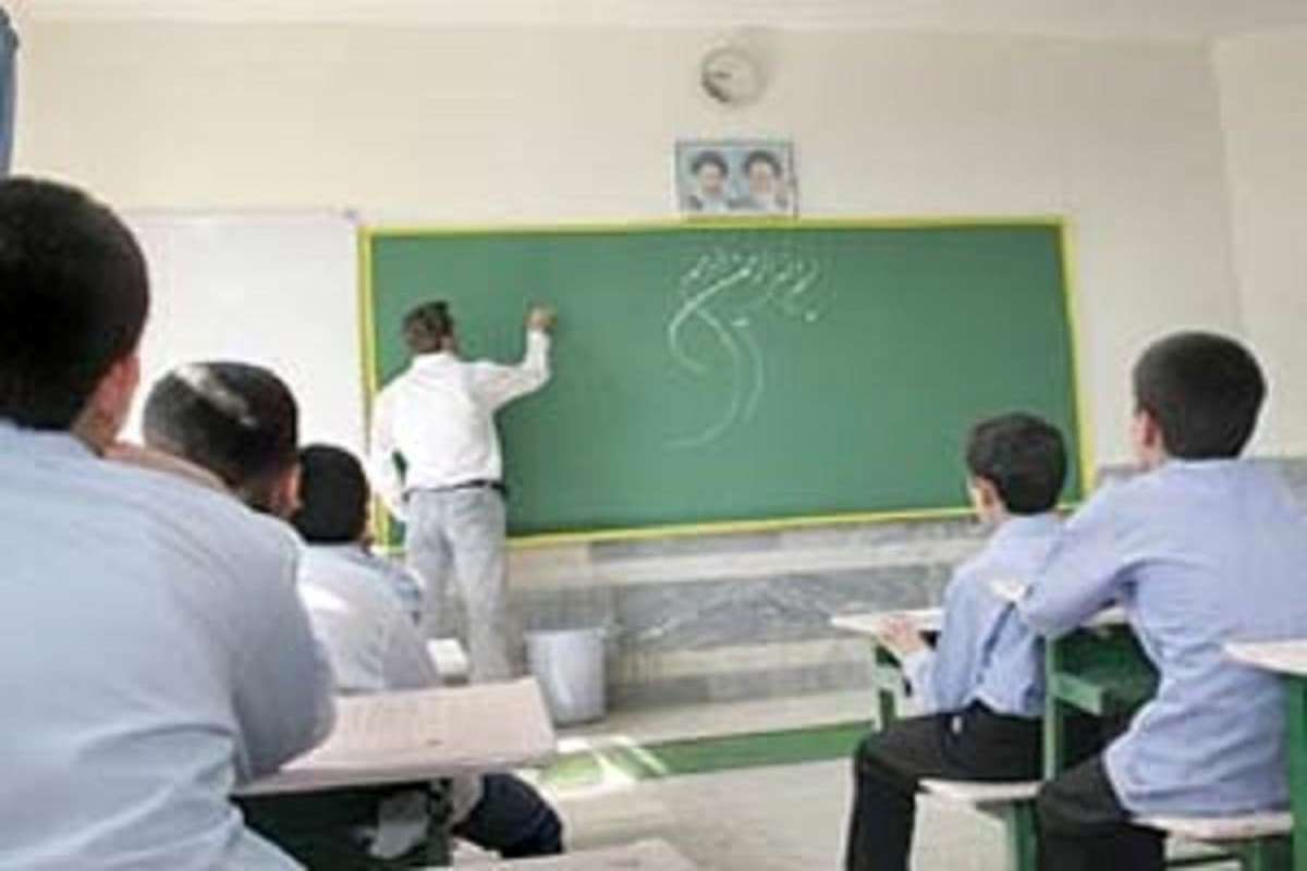 مدارس تهران تعطیل نیست