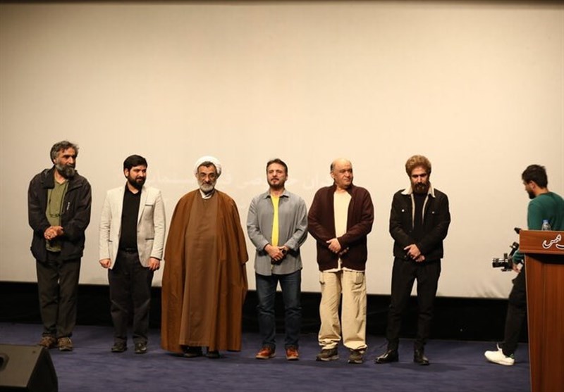 تجلیل از خانواده شهدای ترور در اکران فیلم «ضد»