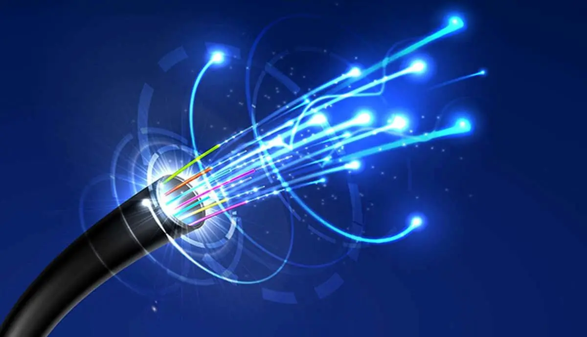 تمام ساختمان‌های کشور باید به فیبر نوری متصل شوند