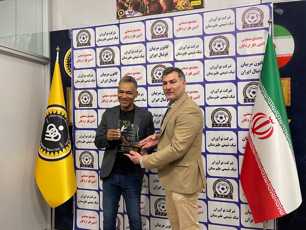 مورایس سرمربی سپاهان عنوان برترین مربی ماه ایران را کسب کرد - خبرگزاری مهر | اخبار ایران و جهان