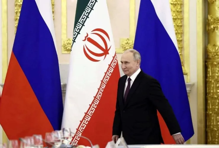 اسکناس جایگزین دلار با پرچم ایران در دستان پوتین + عکس