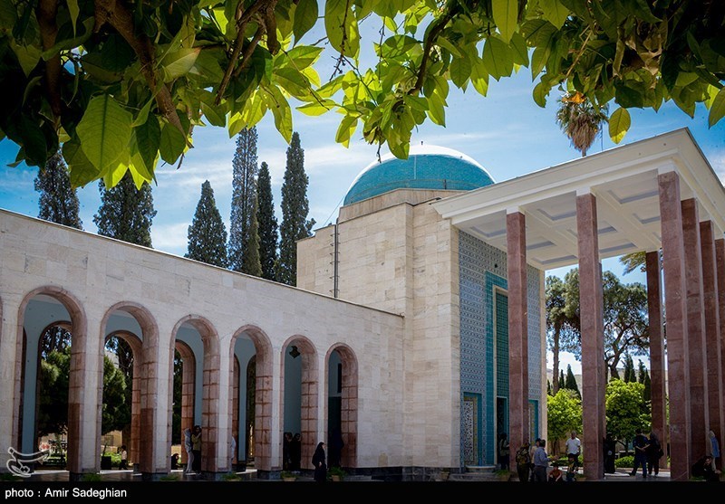 گلستان خوانی فارسی آموزان در روز سعدی