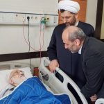عیادت رئیس صدا و سیما از آیت‌الله نوری همدانی در بیمارستان