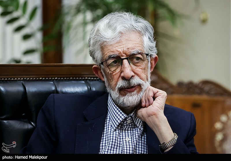 اسوار نقش مؤثری در پاسداری از زبان فارسی ایفا کرد