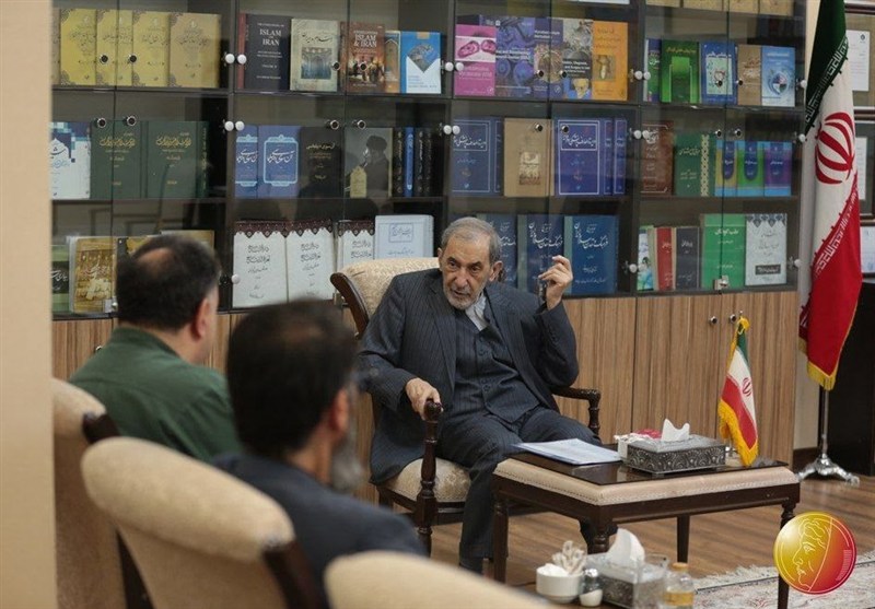 دبیر و مدیران جشنواره «لوتوس» با علی‌اکبر ولایتی دیدار کردند