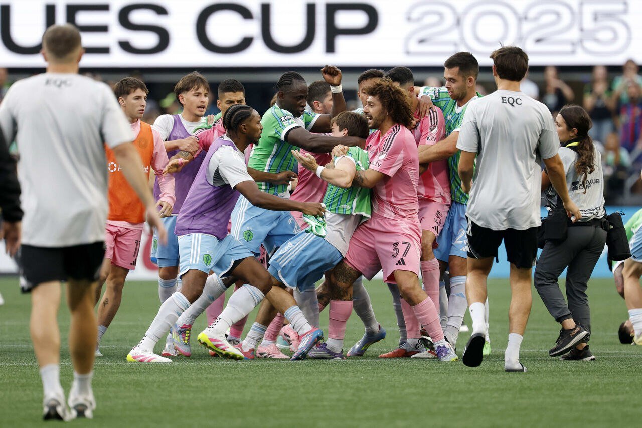 شب جنجالی یاران مسی و درگیری در یک فینال؛ سوارز بازهم حرکت زشت کرد! - خبرگزاری مهر | اخبار ایران و جهان