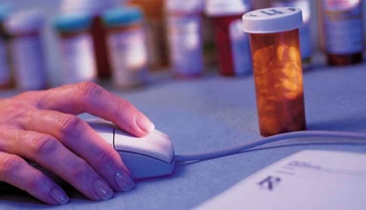 رئیس سازمان غذا و دارو: توزیع اینترنتی دارو در انتظار امضای وزیر ارتباطات