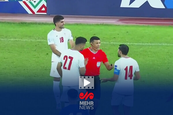 لحظه اخراج آریا یوسفی در فینال کافا ۲۰۲۵ مقابل ازبکستان - خبرگزاری مهر | اخبار ایران و جهان