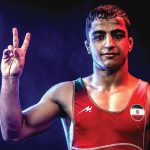 نقره جهان بر گردن احمد محمدنژاد جوان کشتی گیر مشهدی - خبرگزاری مهر | اخبار ایران و جهان