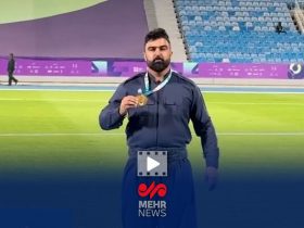 یاسین خسروی با لباس کردی و مدال طلا