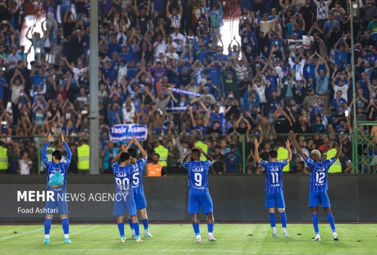 تشویق سه بازیکن استقلال از سوی هواداران/ آبی‌ها خواستار لغو بازی شدند! - خبرگزاری مهر | اخبار ایران و جهان
