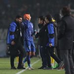 ناراحتی هواداران استقلال از بازیکنان/ بطری آب سهم آبی‌ها شد – مهتاب من