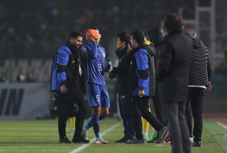 ناراحتی هواداران استقلال از بازیکنان/ بطری آب سهم آبی‌ها شد - خبرگزاری مهر | اخبار ایران و جهان