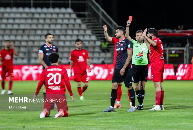 باشگاه پرسپولیس:خلیل‌زاده باید اخراج می‌شد؛بازیکن تراکتور کول‌انداز زد - خبرگزاری مهر | اخبار ایران و جهان