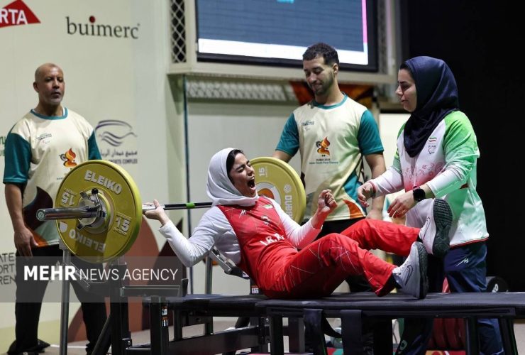 الناز متقیان به مدال نقره پاراوزنه برداری رسید