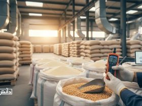 اندازه‌گیری رطوبت و کنترل کیفیت نهاده در انبار؛ کیسه‌های دانه و دستگاه سنجش دستی در محیط صنعتی