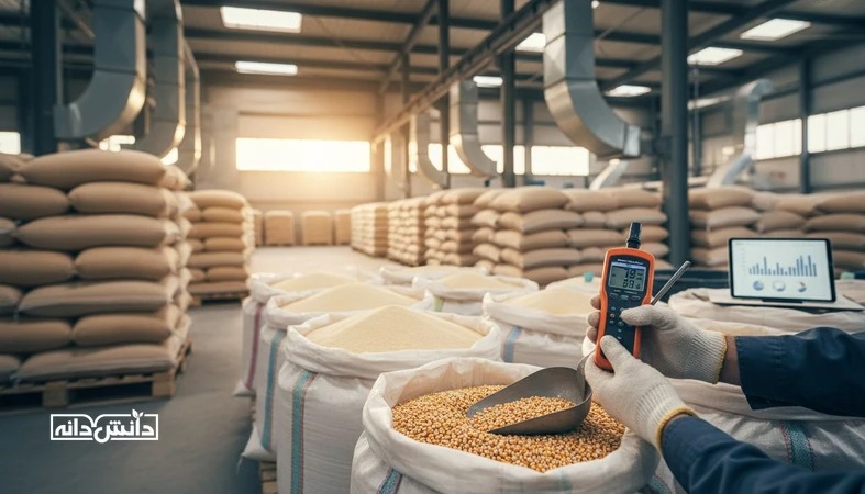 اندازه‌گیری رطوبت و کنترل کیفیت نهاده در انبار؛ کیسه‌های دانه و دستگاه سنجش دستی در محیط صنعتی