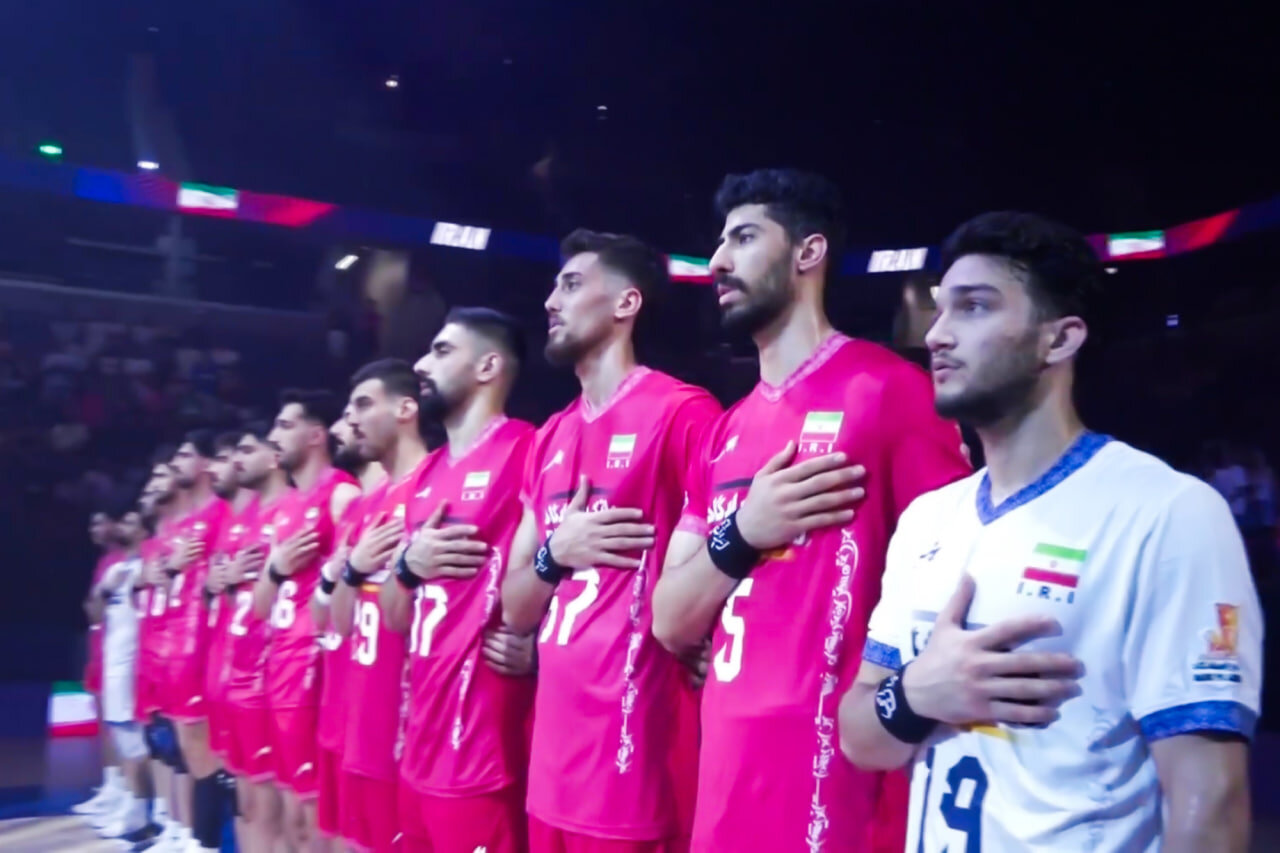 ملی‌پوشان والیبال با شعار «ای ایران» به مصاف آمریکا رفتند + فیلم - خبرگزاری مهر | اخبار ایران و جهان