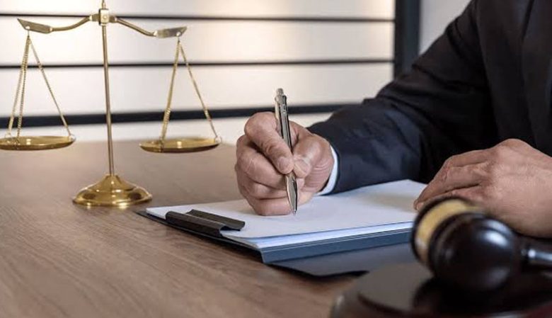 چطور در مشهد یک وکیل خوب انتخاب کنیم؟